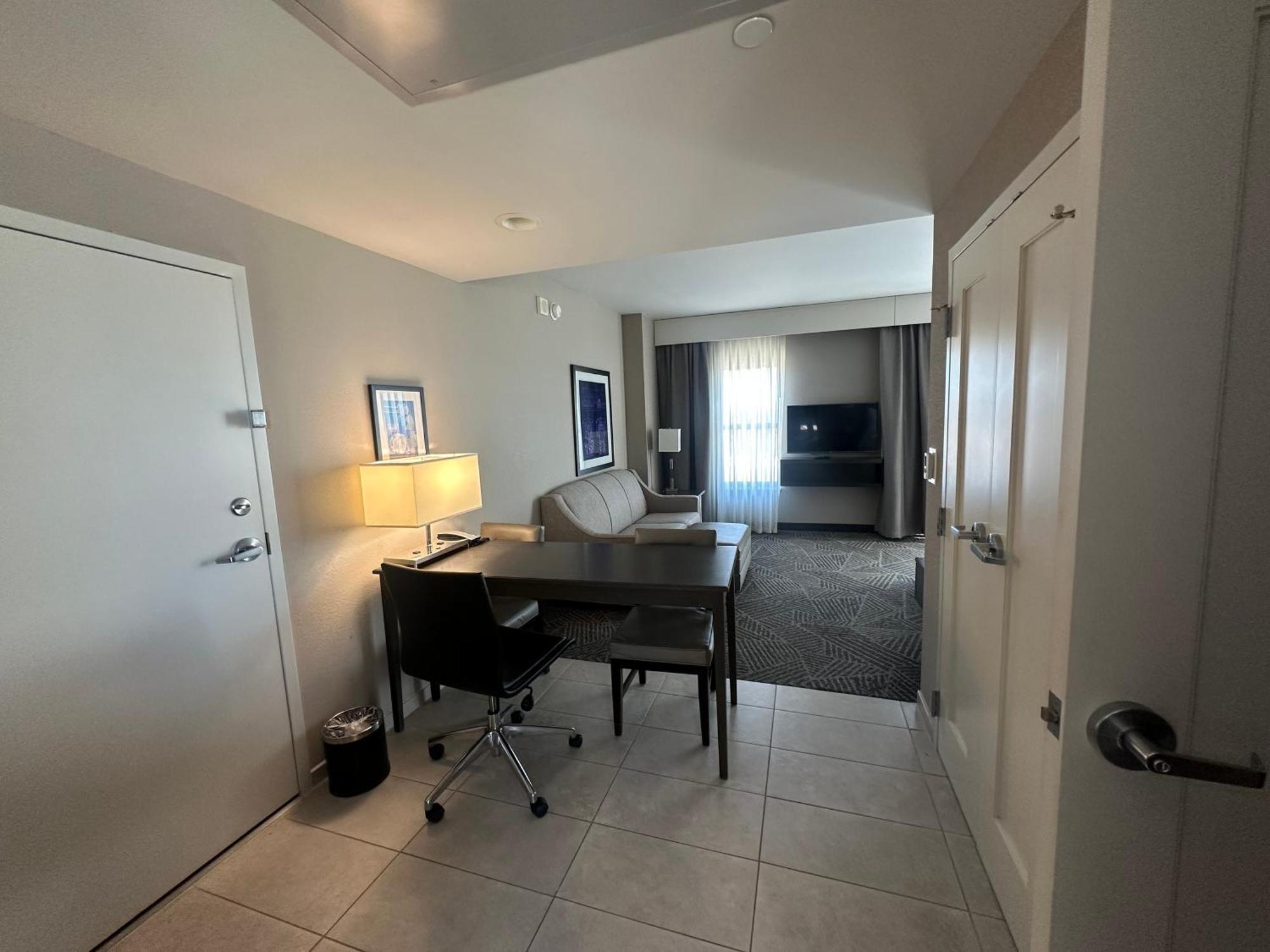 Embassy Suites By Hilton Kansas City Olathe Εξωτερικό φωτογραφία